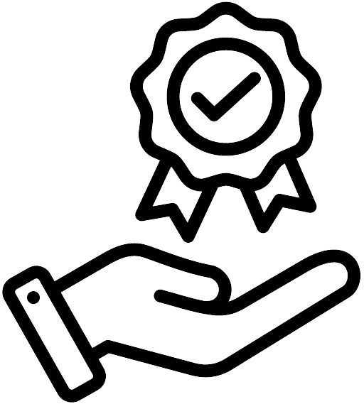 Het icoon toont een hand die een gecertificeerd kwaliteitslabel of garantiebadge vasthoudt, wat duidt op goedkeuring of hoge standaard.