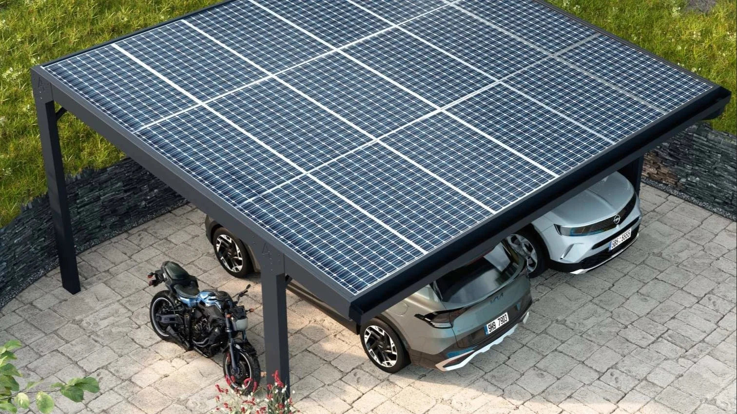 Bovenaazicht van een zwarte solar carport met twee autos eronder en een motorfiets